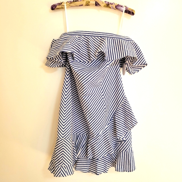 NWT About Us Off Shoulder Ruffle Striped Dress Sz Med - Picture 4 of 10